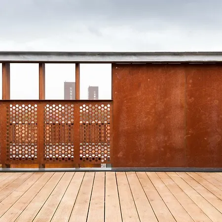 The Roof Gardens - Modern 3bdr Next To Sport Fields Apartamento