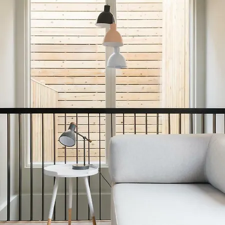 The Roof Gardens - Modern 3bdr Next To Sport Fields