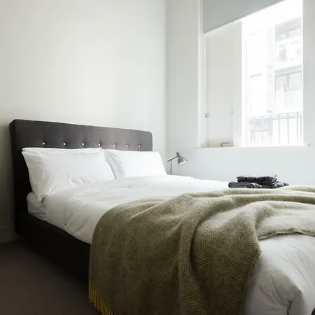 The Roof Gardens - Modern 3bdr Next To Sport Fields